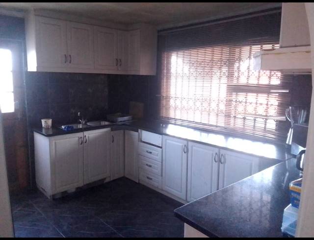 3 BEDROOM FREEHOLD FOR SALE IN ILITHA PARK